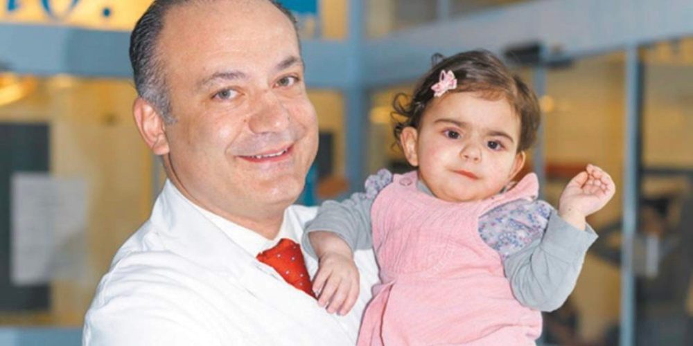 Ο Έλληνας γιατρός που έχει χειρουργήσει 15.000 παιδιά χωρίς να πληρωθεί