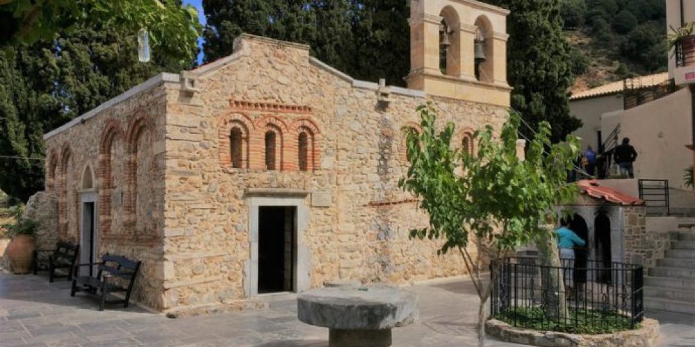 Η θαυματουργή εικόνα και η αλυσίδα στην ιερά μονή Παναγίας της Κερά στην Κρήτη