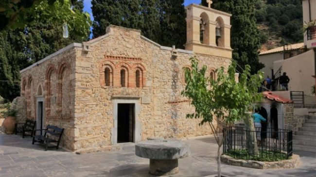 Η θαυματουργή εικόνα και η αλυσίδα στην ιερά μονή Παναγίας της Κερά στην Κρήτη