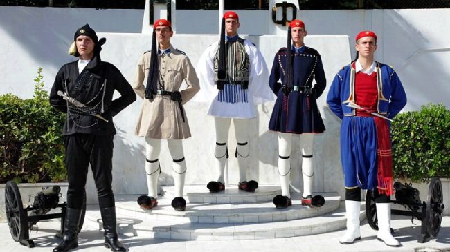 H Θρακιώτικη παραδοσιακή φορεσιά εντάσσεται στην Προεδρική Φρουρά