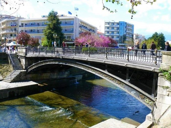 Κεντρική πεζογέφυρα Τρικάλων